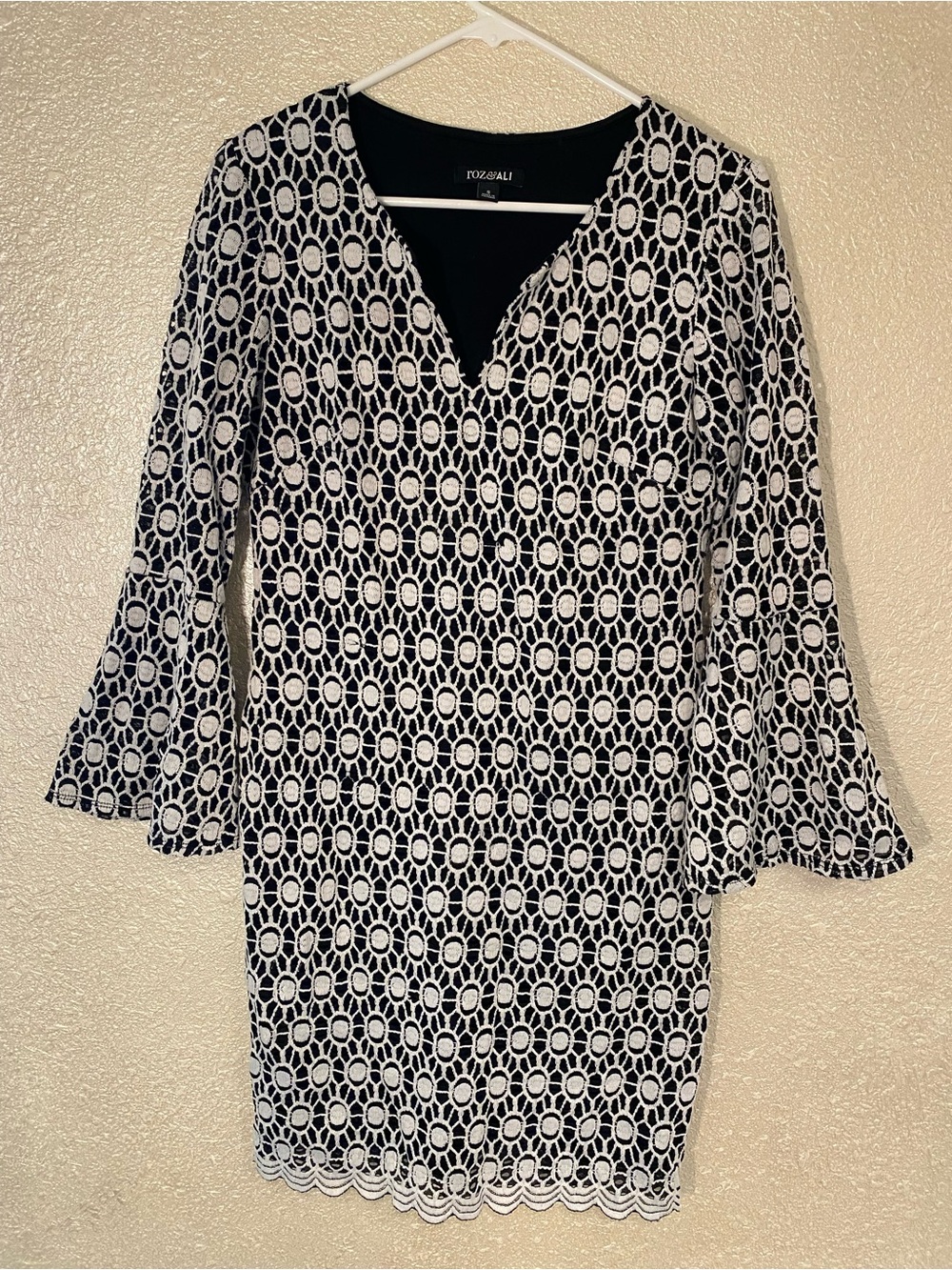Roz & Ali Black and White Lace Shift Dress with Bell Sleeves